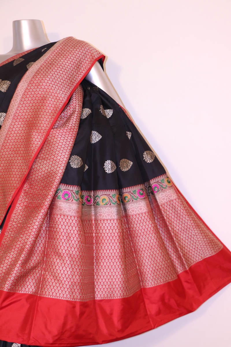 Gold & Silver Zari Designer Banarasi Silk Saree AD201280